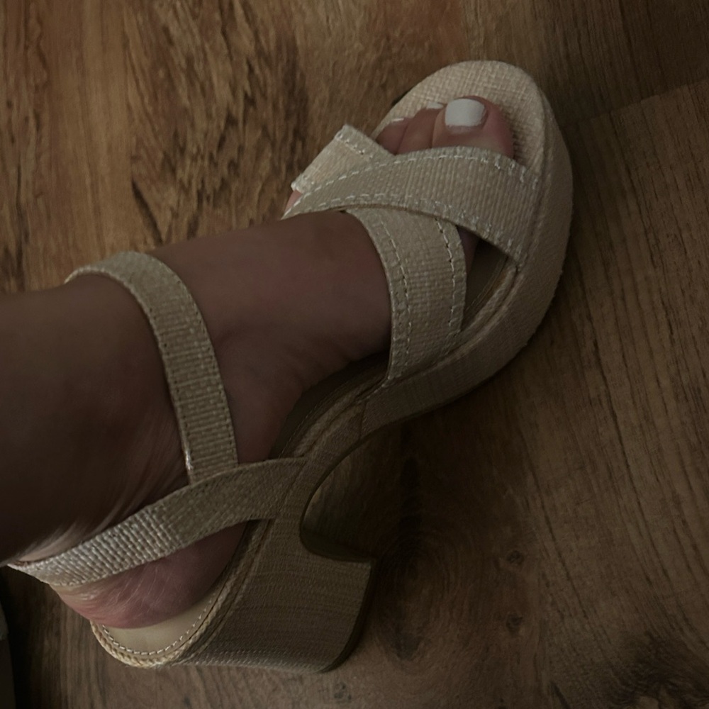 DV by Dolce Vita Cream Platform Sandals Size 8